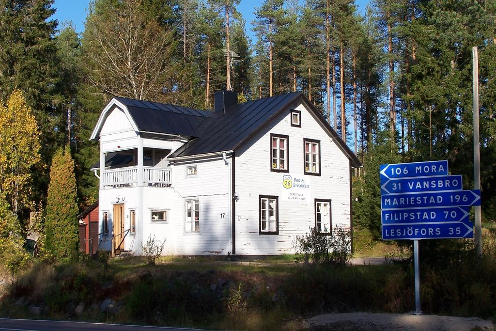 Route 26 Bed & Breakfast Laxtjarn Bagian luar foto